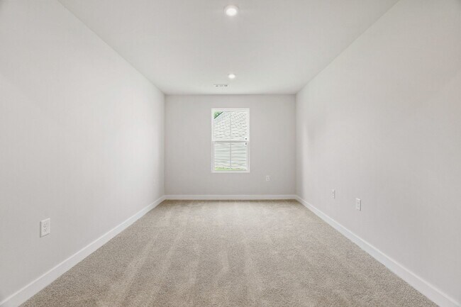 Building Photo - Beautiful White House Home | Granite Counters, Gas Range & One-Level Living