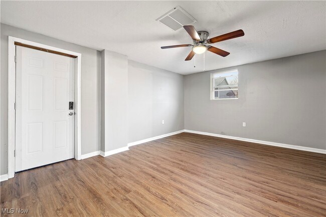 Building Photo - 1063 W 21st St
