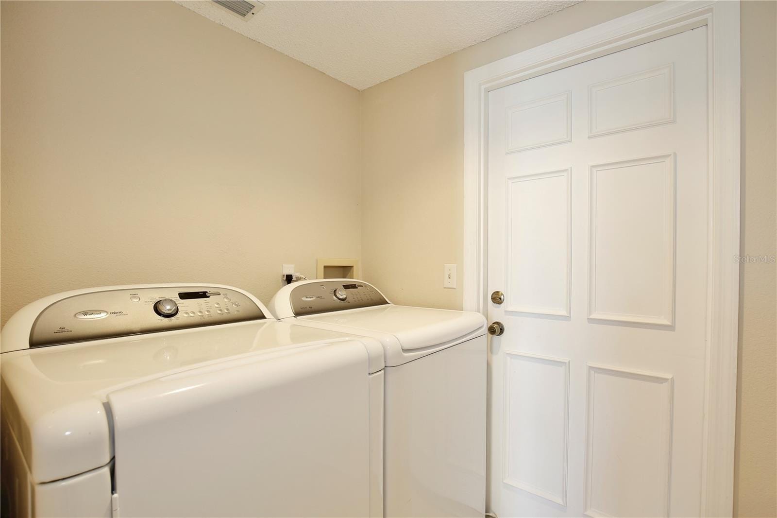 Building Photo - 2981 Viscount Cir