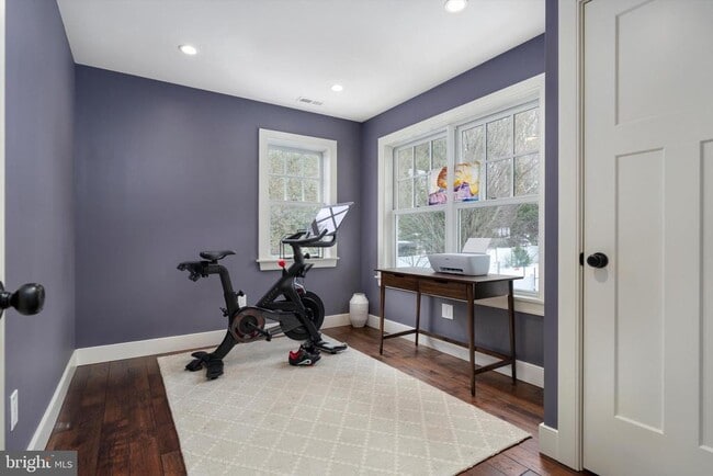 Building Photo - 3741 River Rd