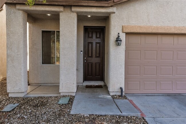 Building Photo - 908 Shining Rose Pl