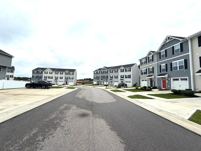 Building Photo - 114 Slate Ridge Dr