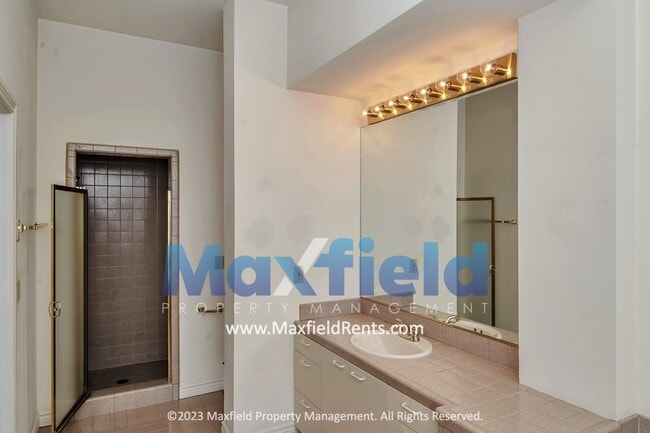 Building Photo - Avenues - 3 Bedroom 3 Bath Townhome with amazing southern views