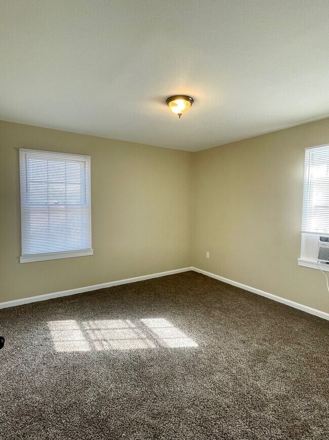 Building Photo - 110 S Rosewood