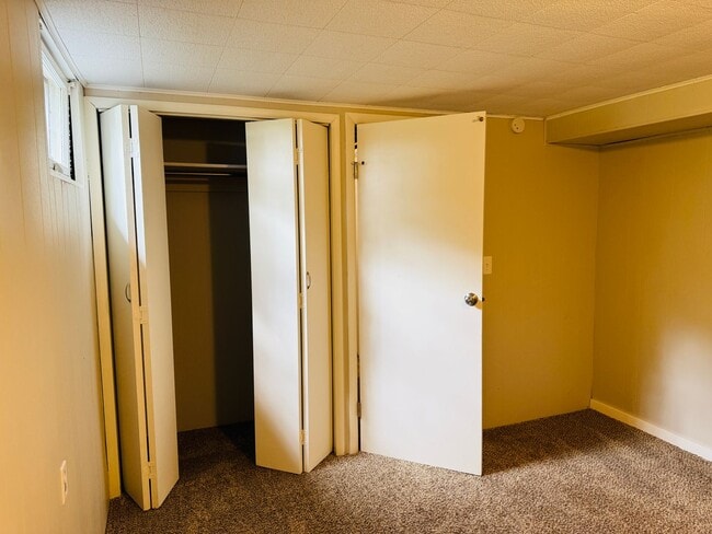 Building Photo - Dog Friendly 4 Bedroom - Billings West End