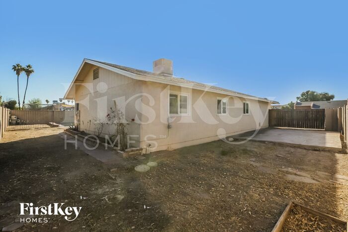 Building Photo - 402 E Dunbar Dr