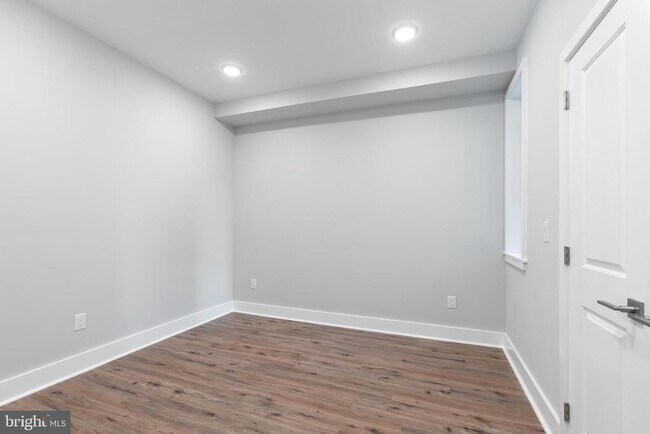 Building Photo - 1604 N 6th St