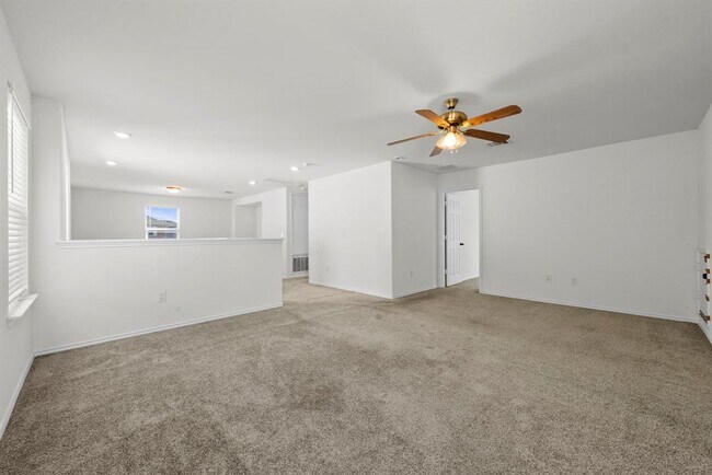Building Photo - 544 Ayinger Ln