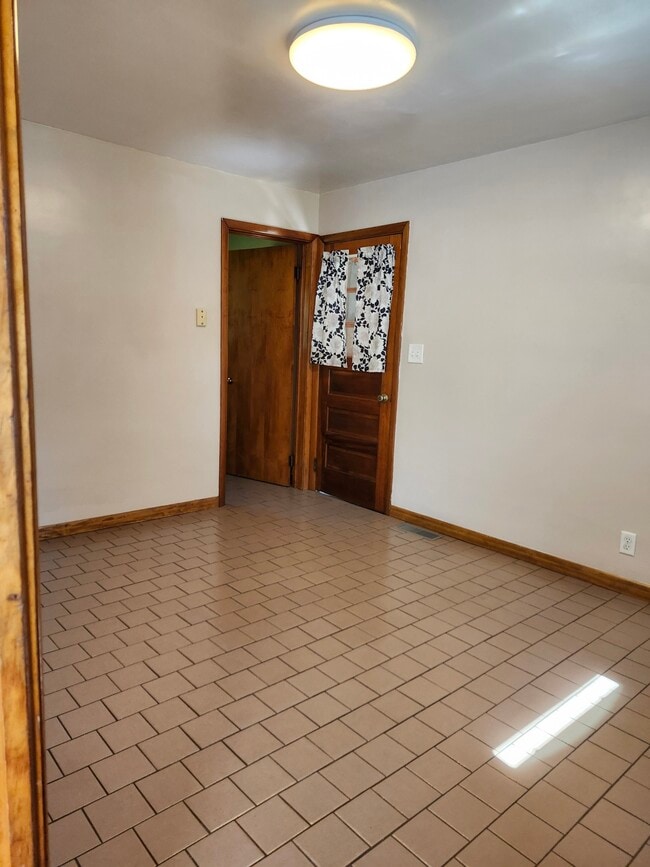 Building Photo - 1808 S F St
