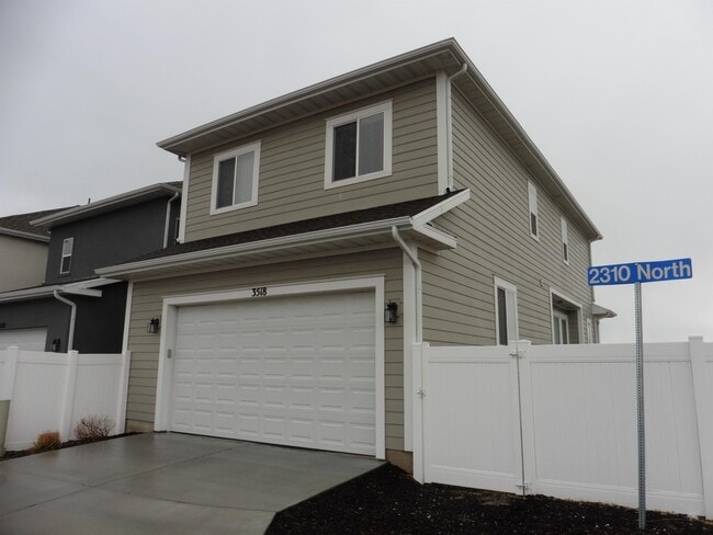 Building Photo - 3518 W Waterbury Dr
