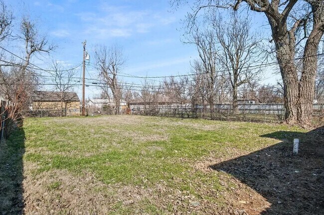 Building Photo - Cozy 3BD/1BTH Home Conveniently Located near I-240 & I-44