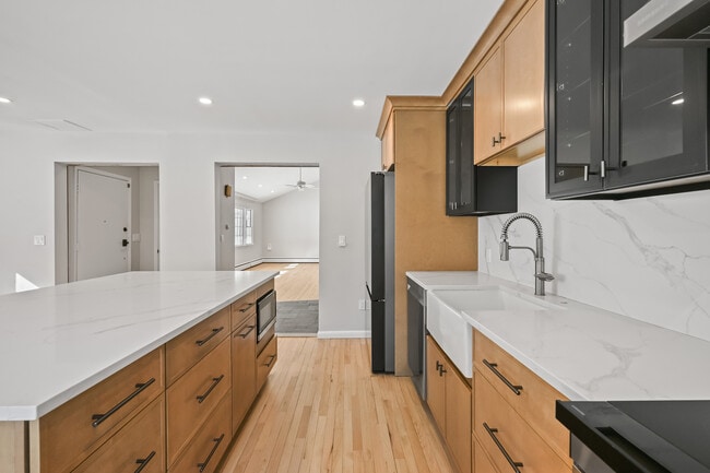 Building Photo - 75 Rivergate Dr