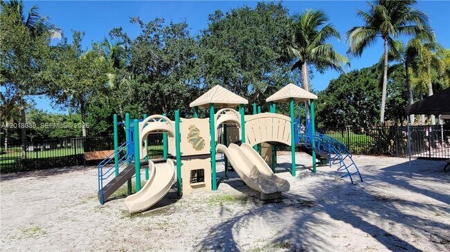 Building Photo - 777 Tanglewood Cir
