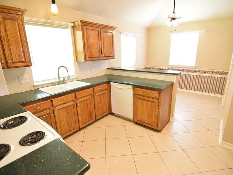 Building Photo - 4721 Stagecoach Trail