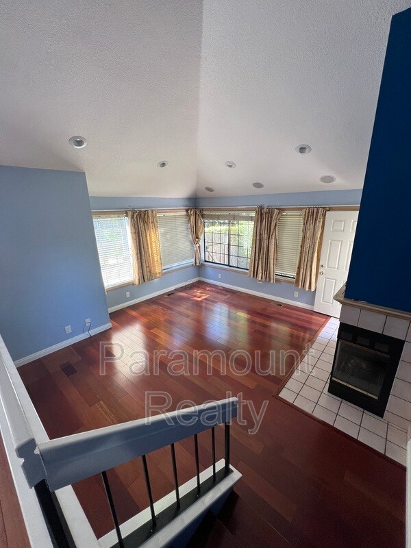 Building Photo - 600 Praderia Cir