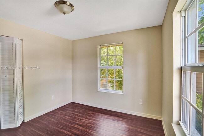 Building Photo - 727 22nd St