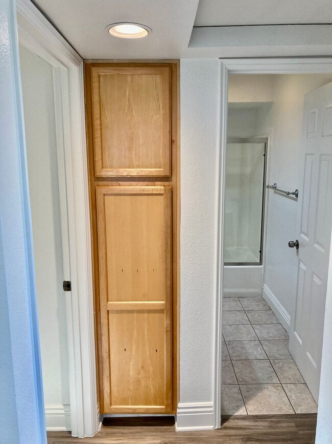 Building Photo - Upcoming!! 2 Bed/1 Bath Condo Apt.  Blocks...