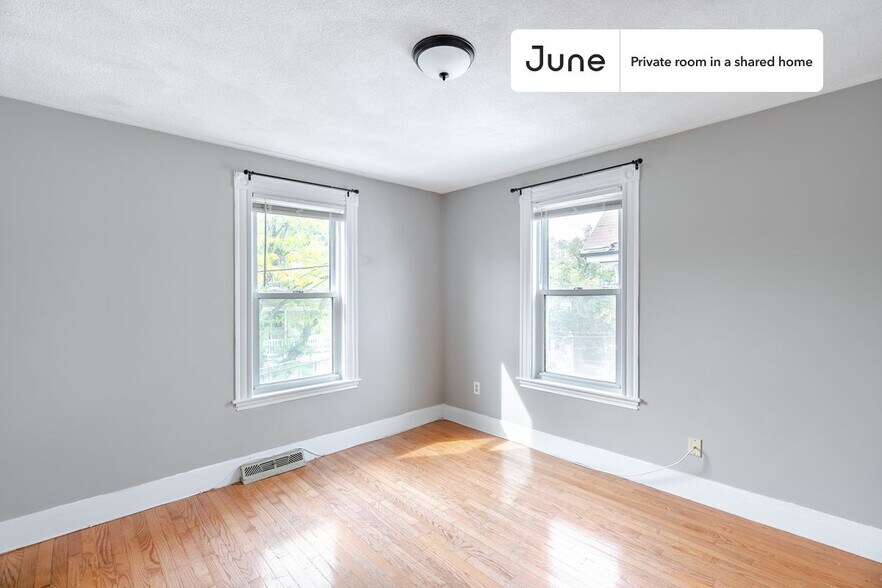 Building Photo - Room in Shared 6 bed/1.5 bath home in Somerville