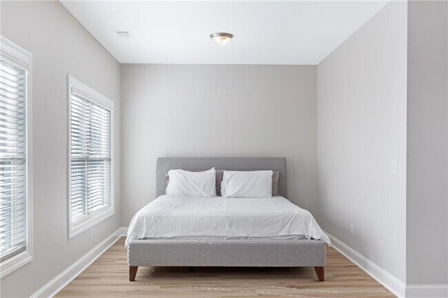 Building Photo - 1859 Commons Pl NW