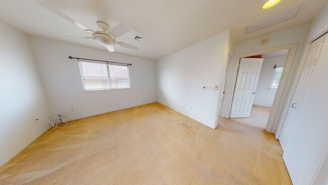 Building Photo - Spacious 3Bd/2.5Ba Single-Family Home in M...