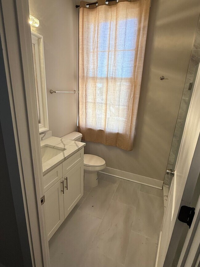 Building Photo - MOVE IN READY