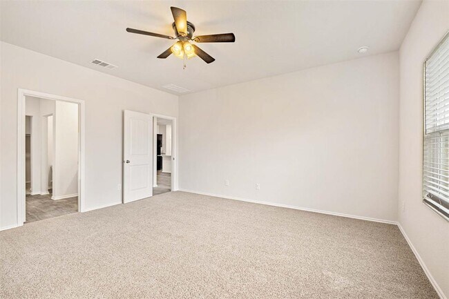 Building Photo - 204 Lily Pond Trl