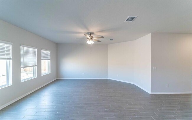 Building Photo - 141 Yellowstone Dr