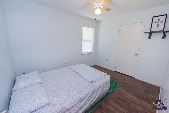 Building Photo - 111 Briarwood Dr