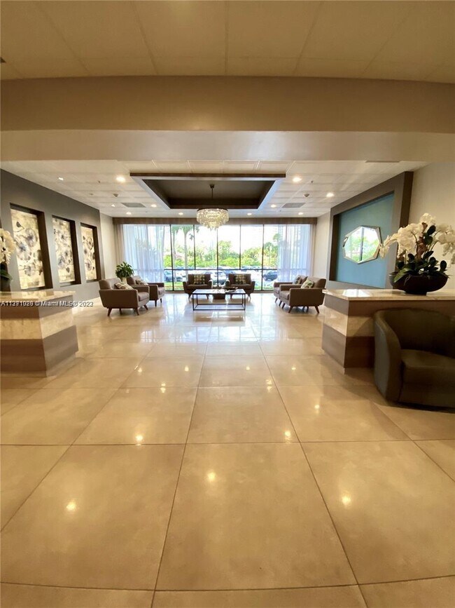 Building Photo - 3701 N Country Club Dr