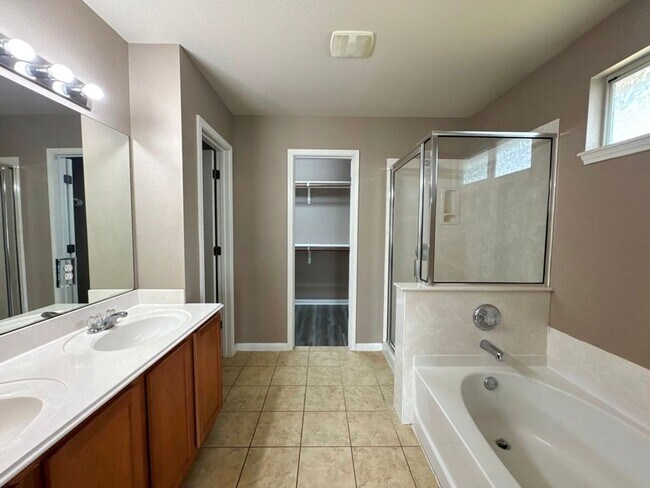 Building Photo - 3 Bed/ 2 Bath Home Available in Villages of Berry Creek!