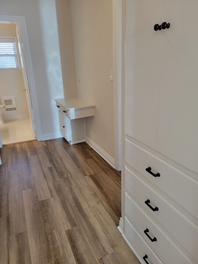 Building Photo - 4401-4411 E Ocean Blvd