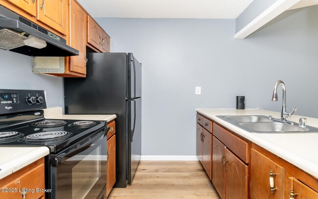 Building Photo - 530 Independence Ct