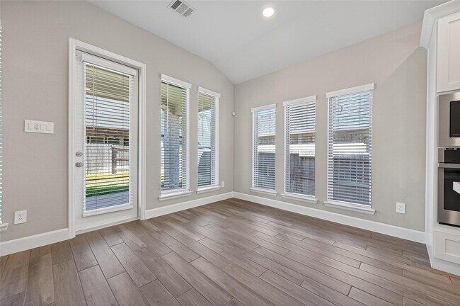 Building Photo - 15330 Legacy Pk Wy