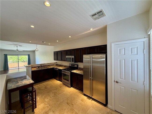 Building Photo - 704 Peachy Canyon Cir