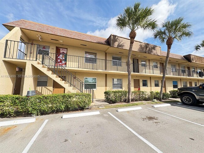 Building Photo - 422 Lakeside Dr