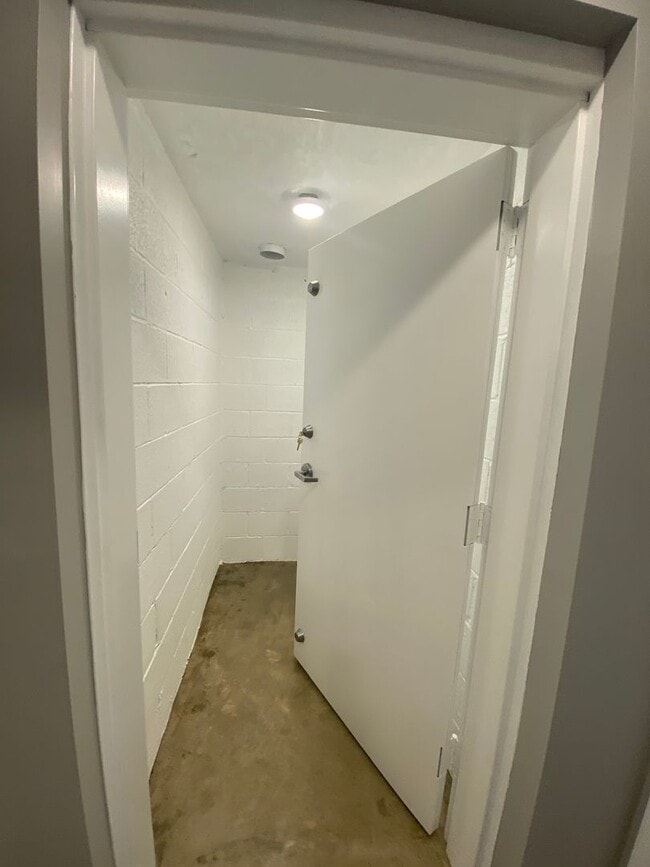 Building Photo - 2011 Maurice St