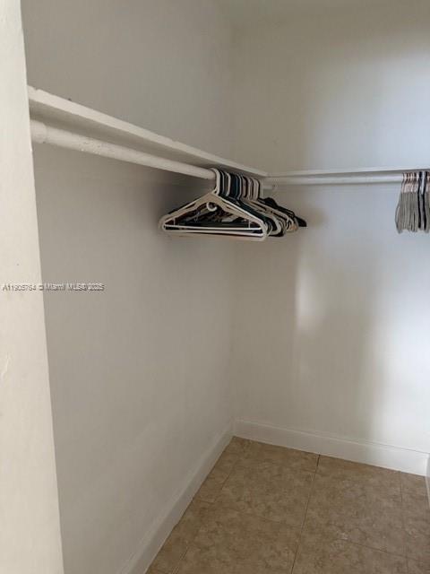 Building Photo - 828 Fairway Dr