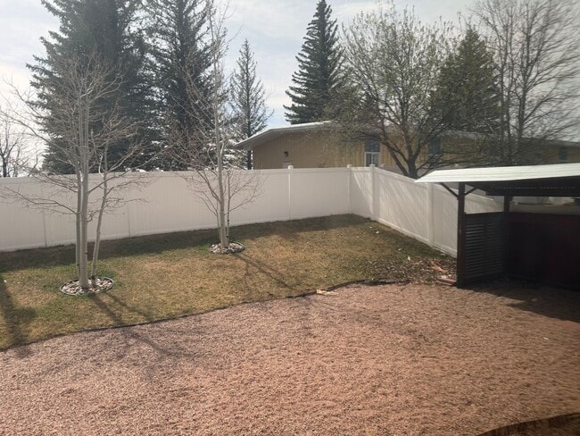 Building Photo - Roomy Midtown 3 bedroom 2 bath