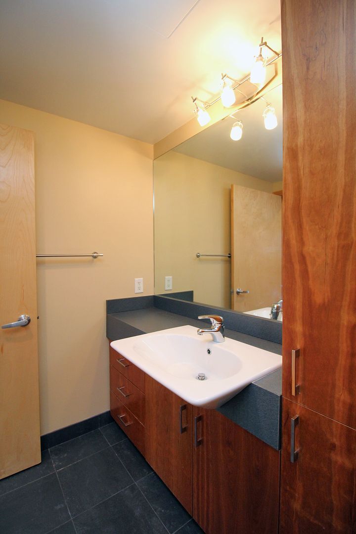 Building Photo - 1133 NW 11th Ave