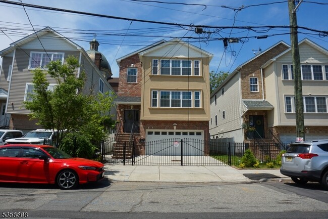 Building Photo - 283 Morris Ave