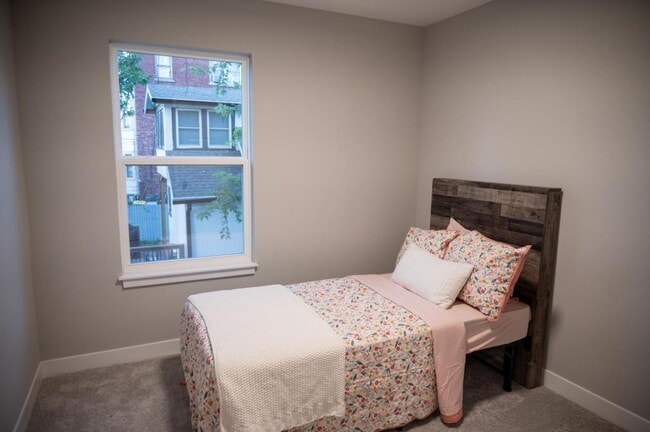 Building Photo - 4610 Forest Ave