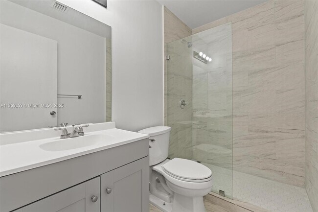 Building Photo - 6255 SW Kendale Lakes Cir