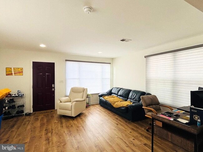 Building Photo - 273 4th Ave