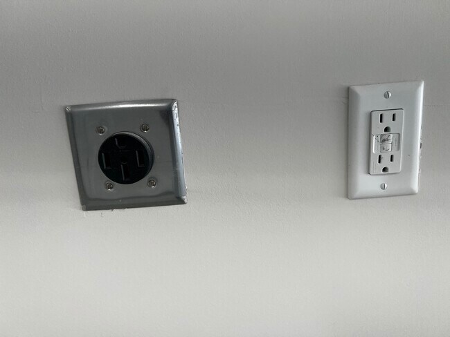 NEMA 14-50 Power Outlet for EV - 5032 York Park Ln