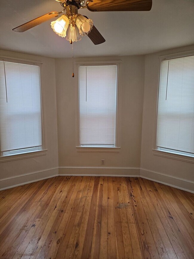 Building Photo - 552 E King St