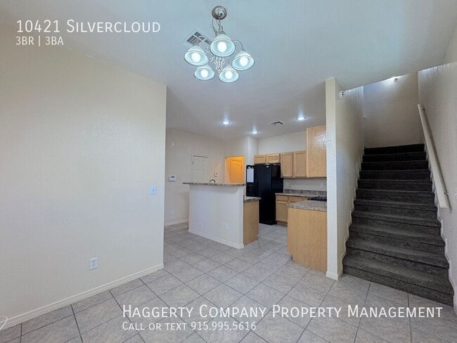 Building Photo - 10421 Silvercloud-