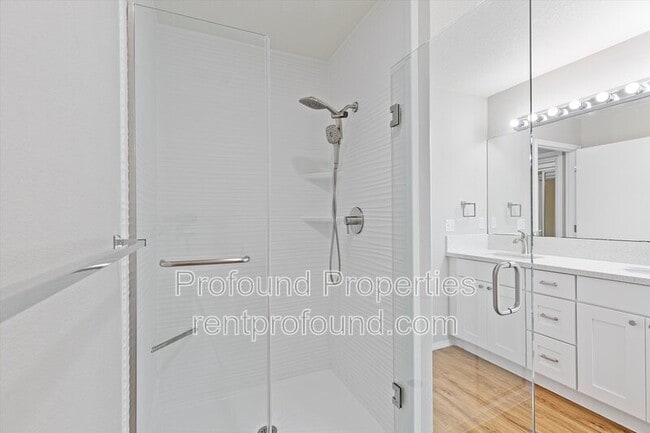 Building Photo - 7533 SW Applegate Dr