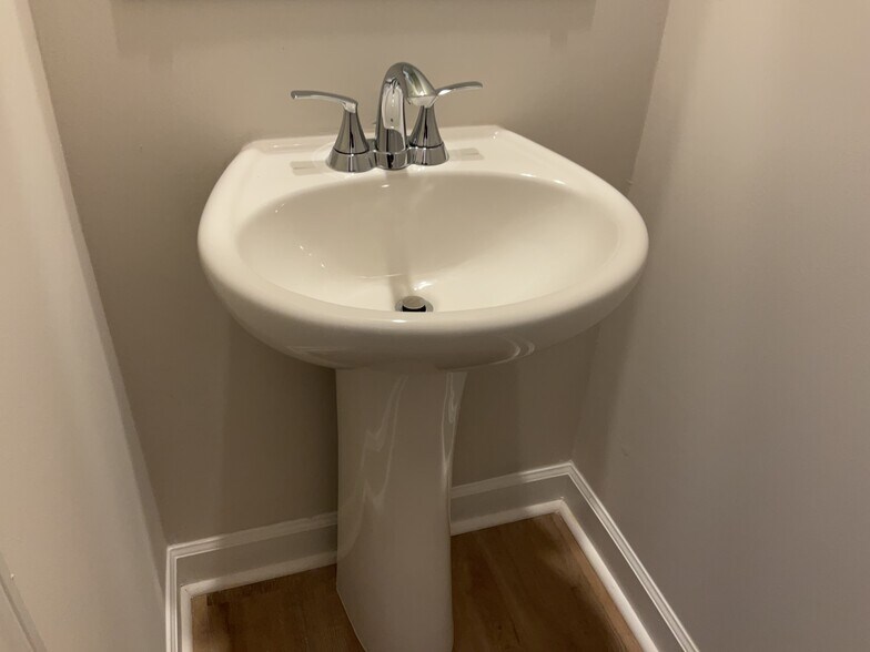 Building Photo - 521 Crowder Pl