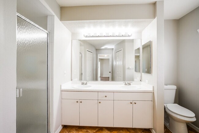 Building Photo - 3729 SW 1st Pl