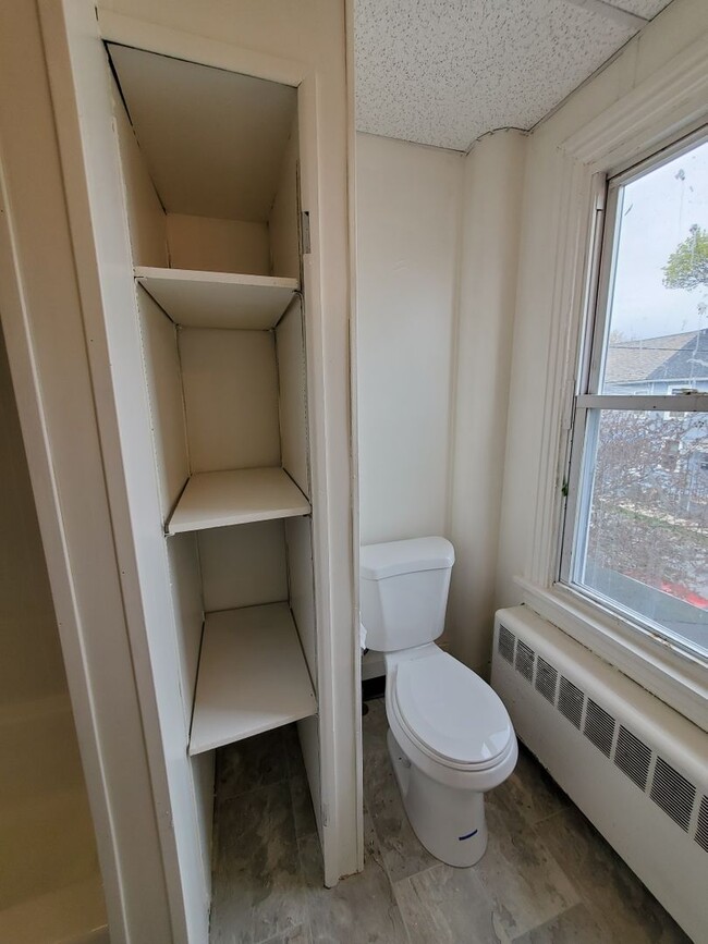 Building Photo - Milton -840